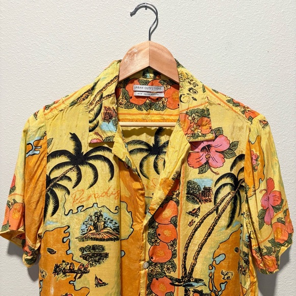 Urban Outfitters Paradise Cove Button Up Shirt Size XS Yellow Orange Hawaiian - Picture 4 of 8